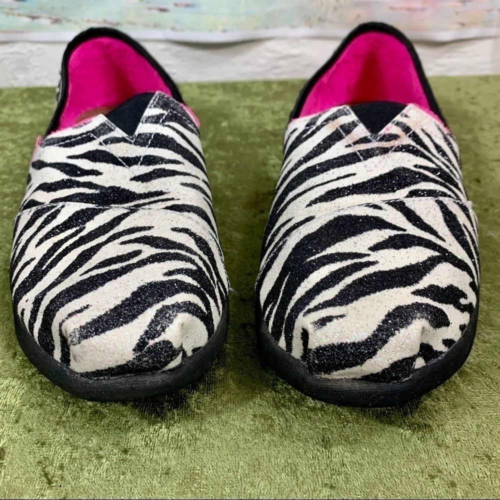 Euc Bobs Zebra Print Plush Pink Inside! Wow! - image 3